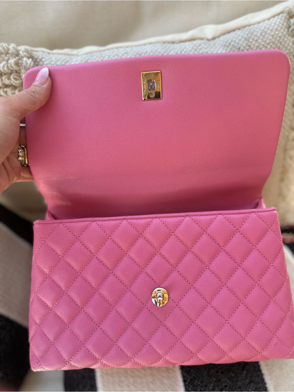 🩷🔥🔥🩷COCO HANDLE STUNNING PINK CHANEL 22P🩷🔥🔥🩷 - Picture 10 of 16